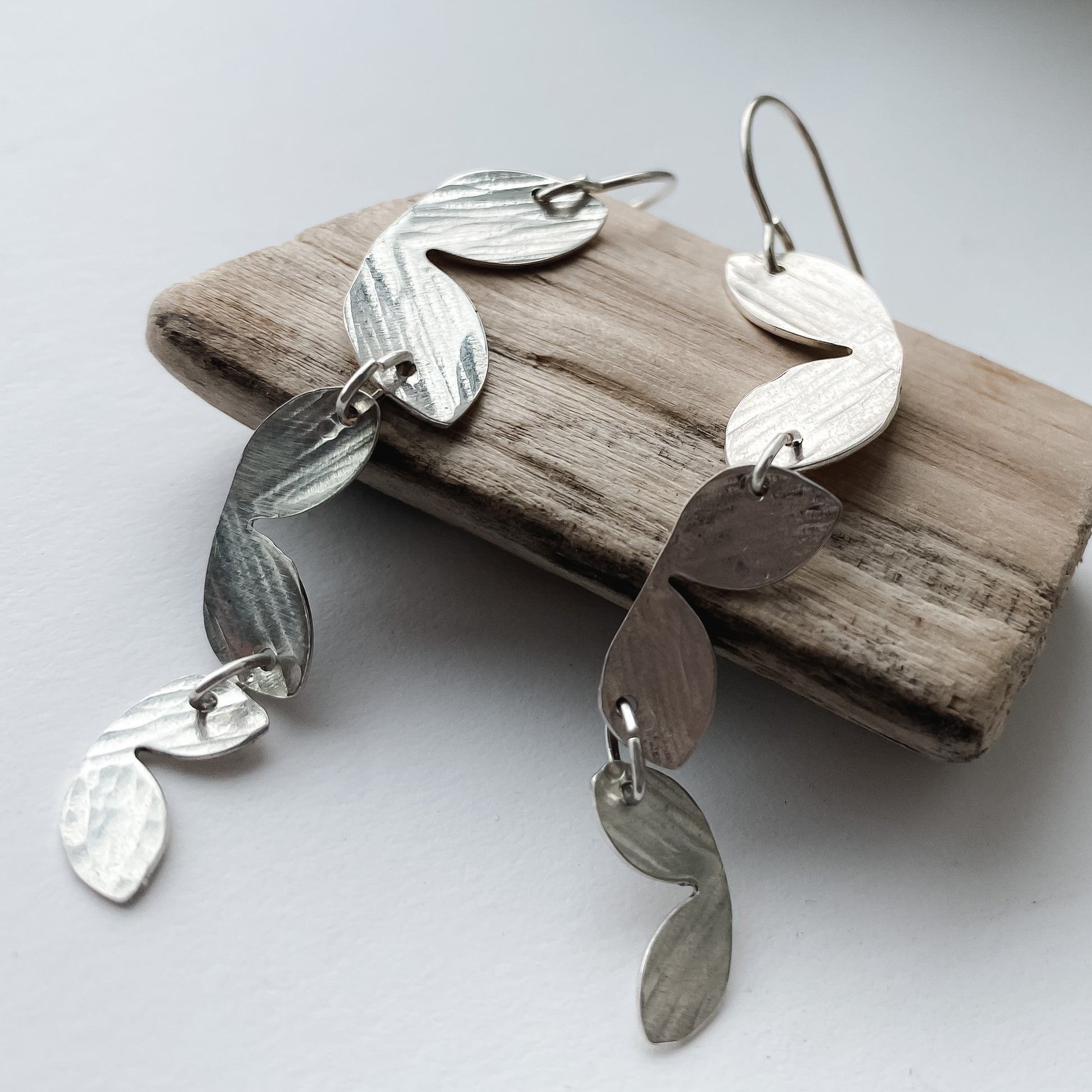 Long Vines- Sterling silver, textured leaves drop earrings - Aprilierre