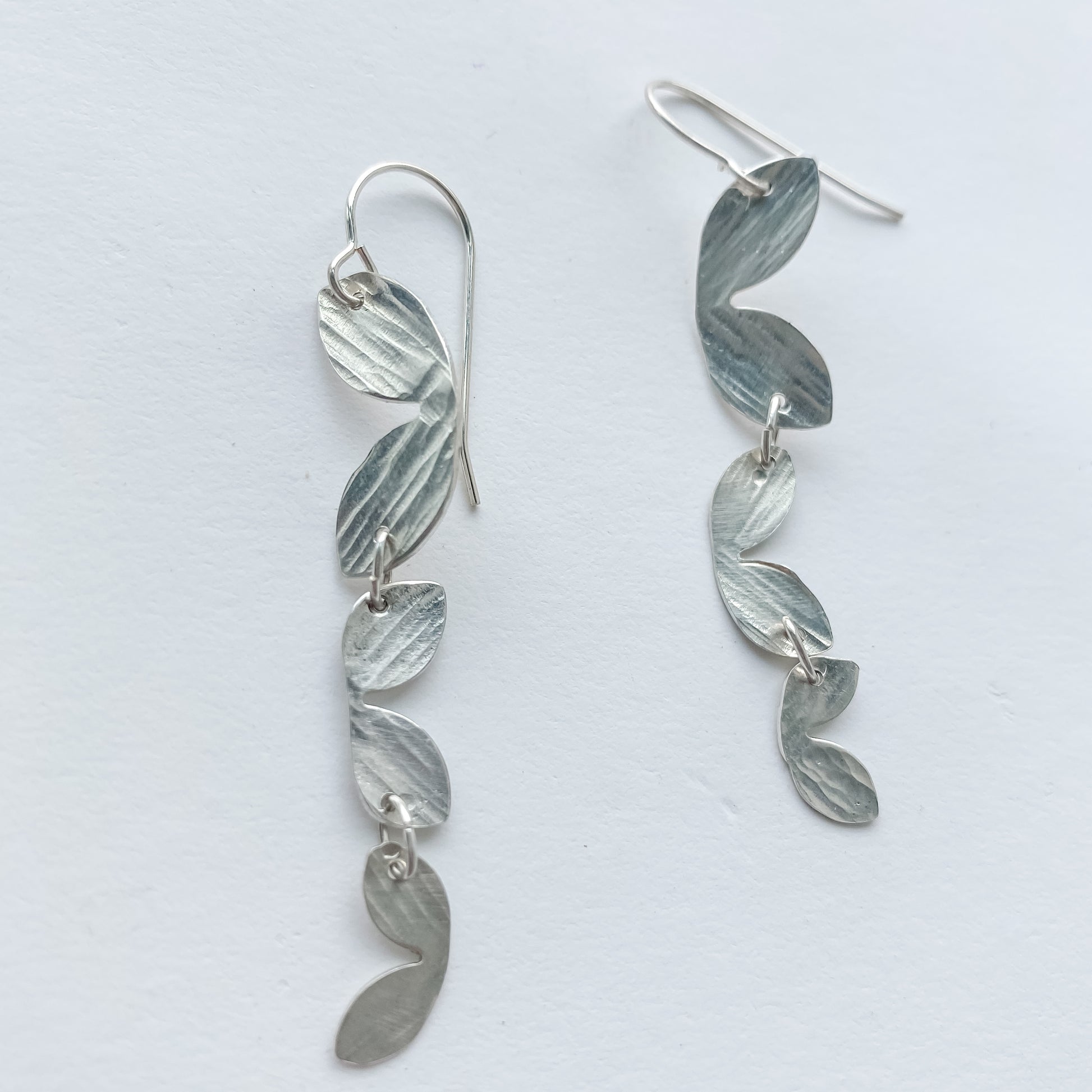 Long Vines- Sterling silver, textured leaves drop earrings - Aprilierre